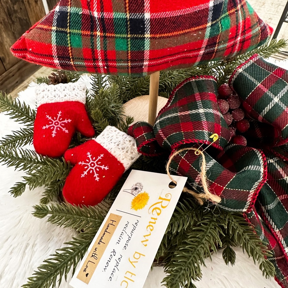 Holiday Table Decor - Picture 2 of 3